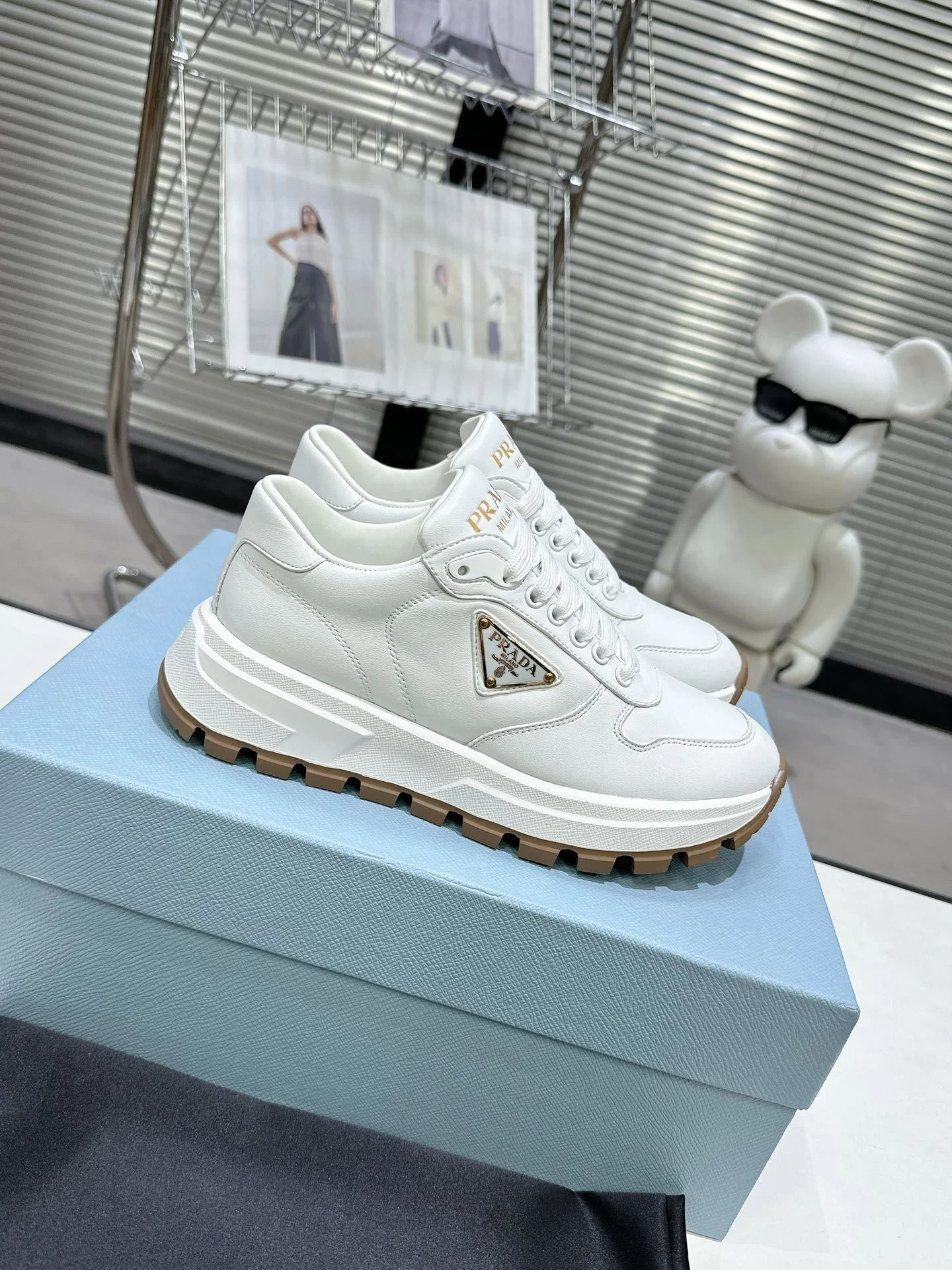 Resilient Prada Low Shoes 34344