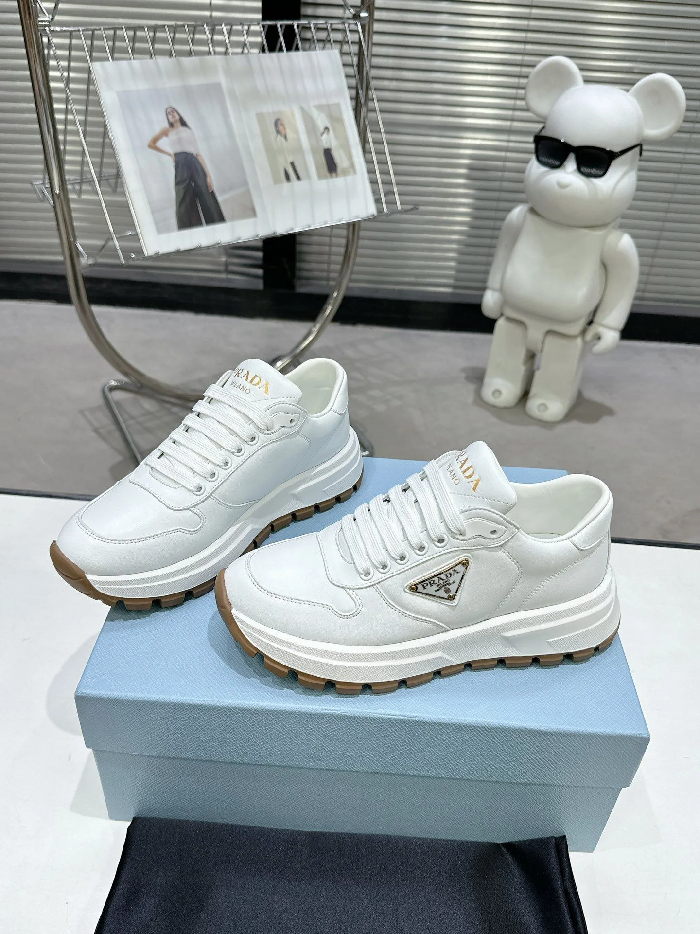 Resilient Prada Low Shoes 34344