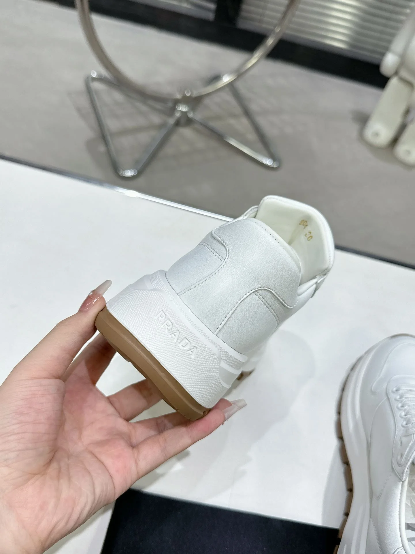 Resilient Prada Low Shoes 34344