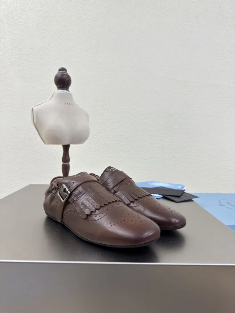 Prada Low Shoes Youthful 35137