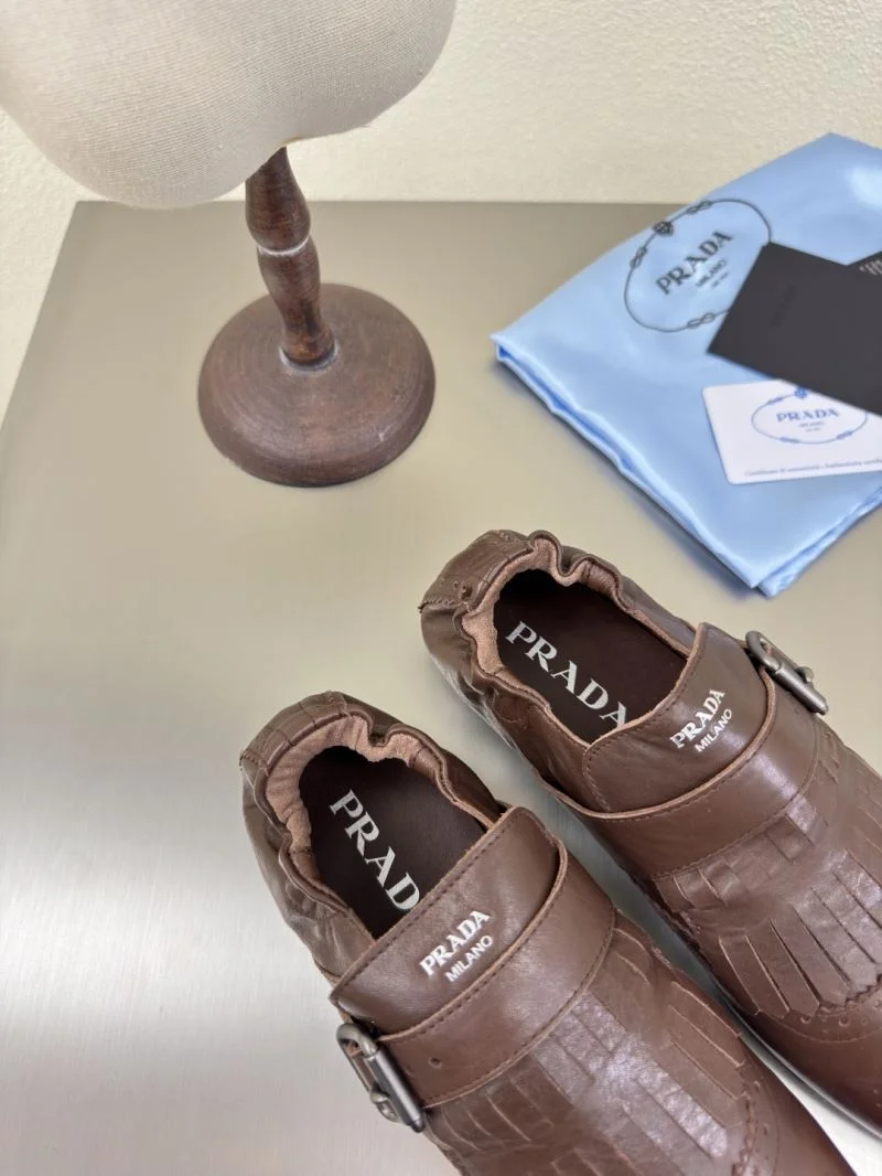 Prada Low Shoes Youthful 35137
