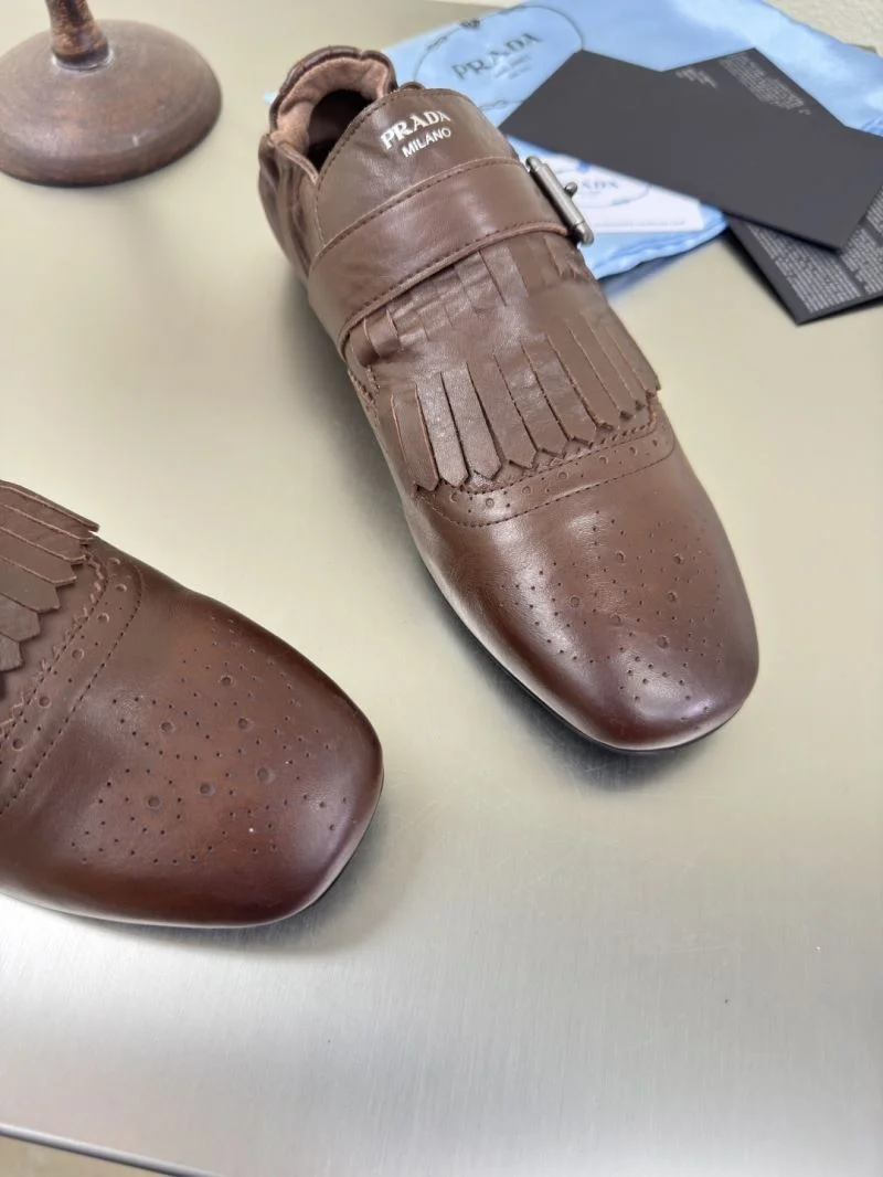 Prada Low Shoes Youthful 35137