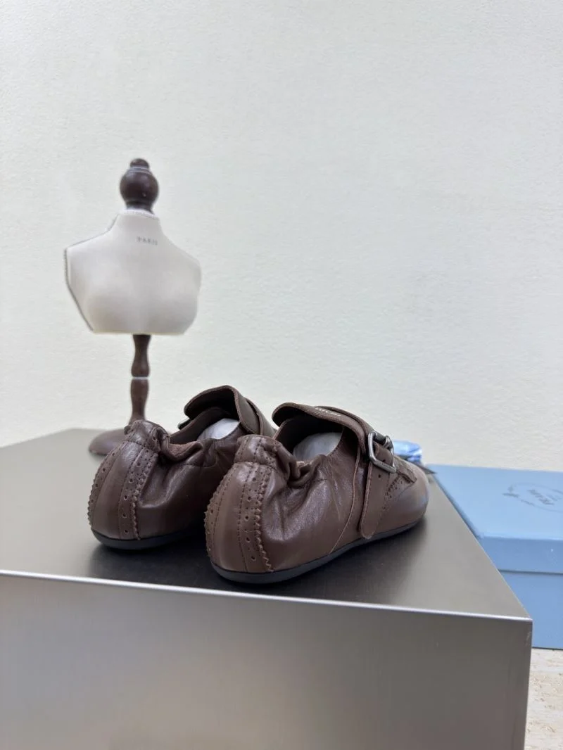 Prada Low Shoes Youthful 35137