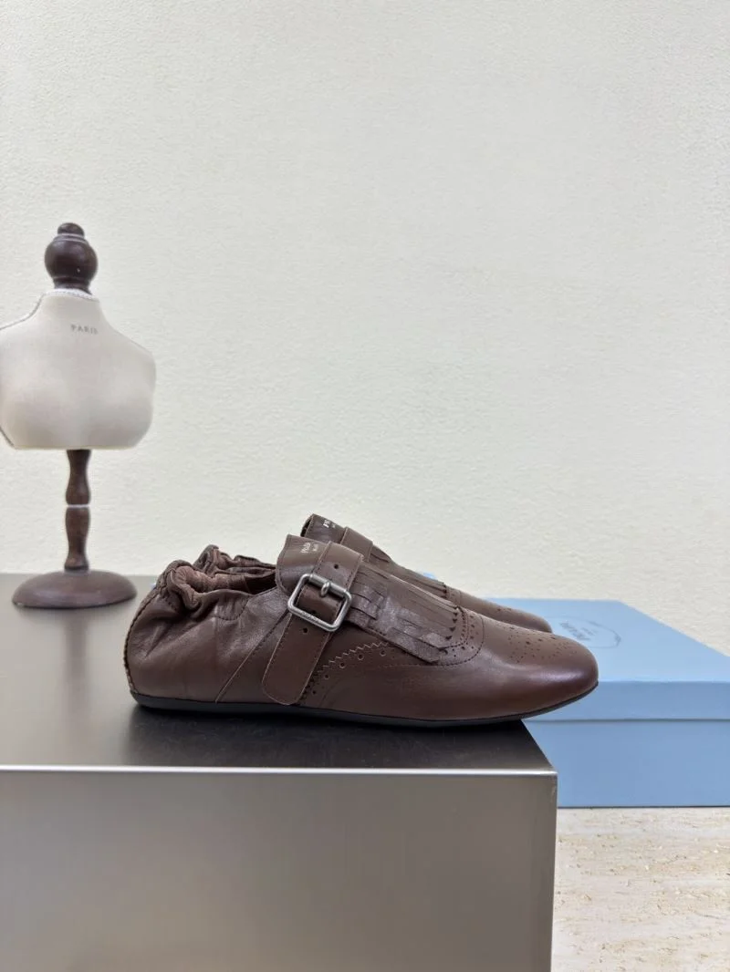 Prada Low Shoes Youthful 35137