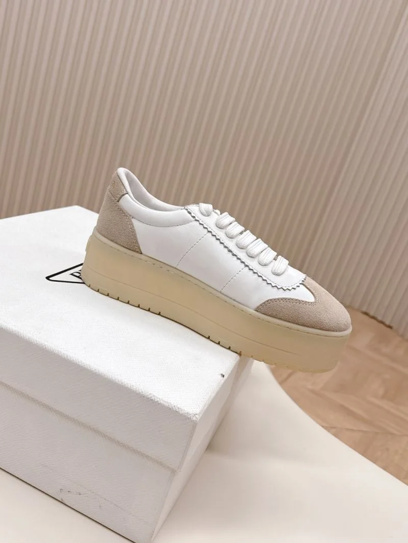Prada Low Shoes WaterResistant 35136