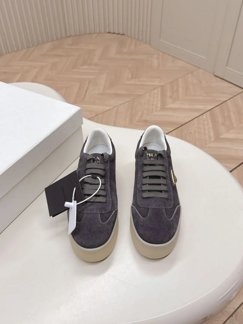 Stylish Prada Low Shoes 35132