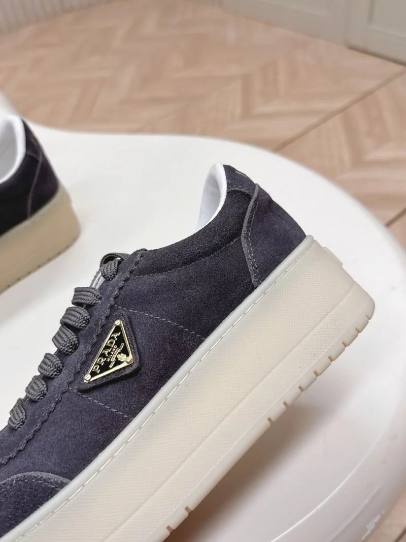 Stylish Prada Low Shoes 35132