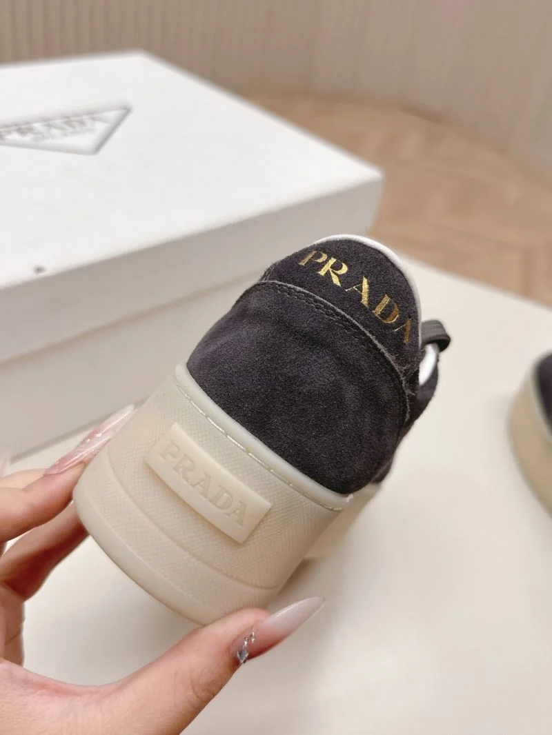 Stylish Prada Low Shoes 35132