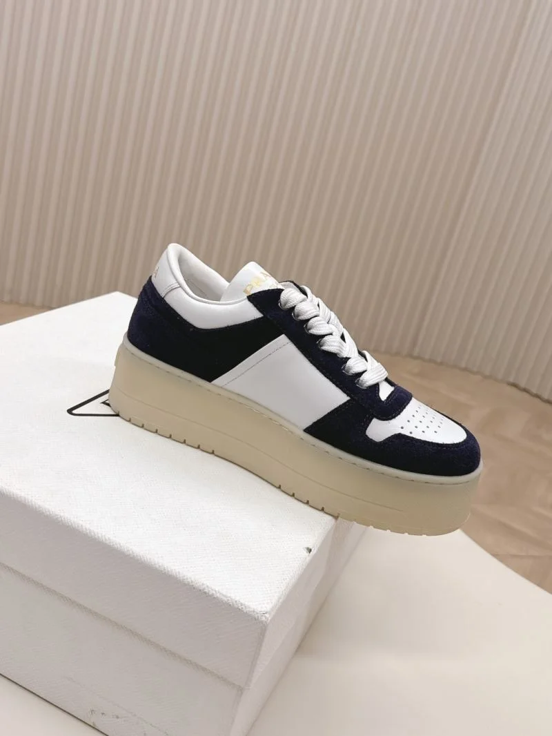 Prada Low Shoes Sleek 35133