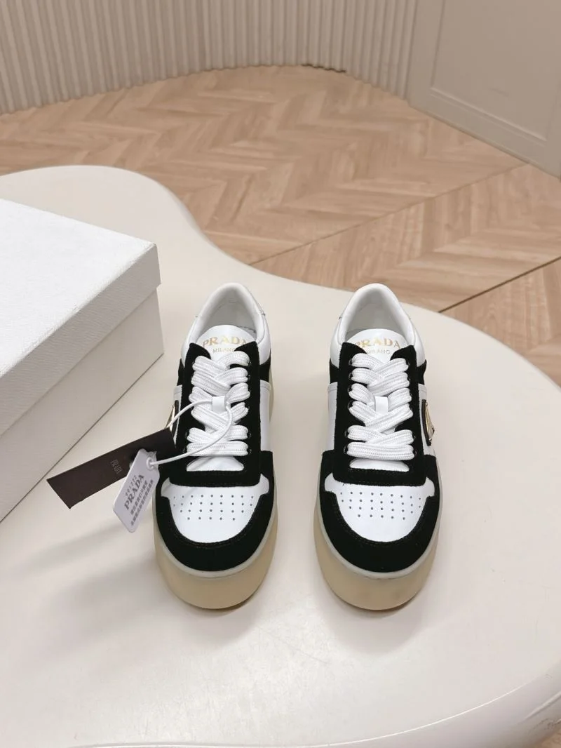 Versatile Prada Low Shoes 35124
