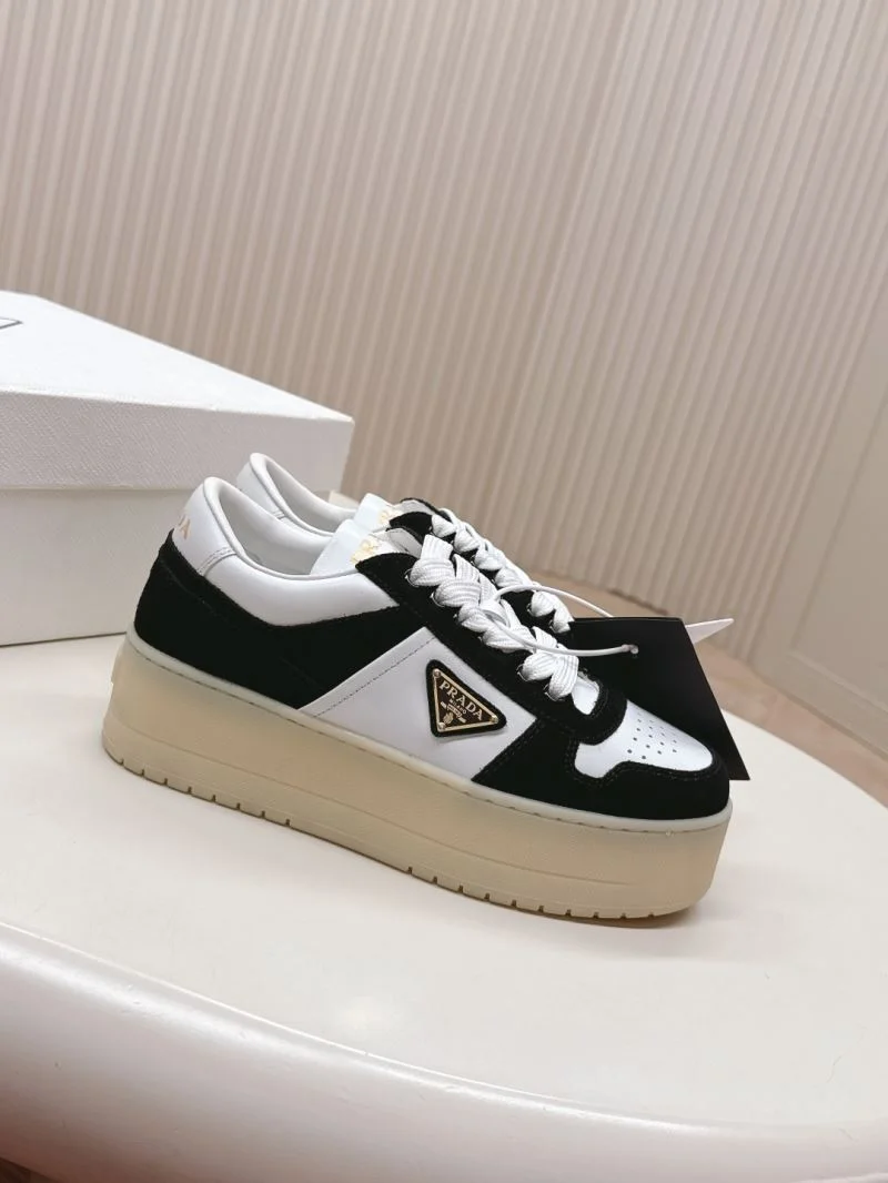 Versatile Prada Low Shoes 35124