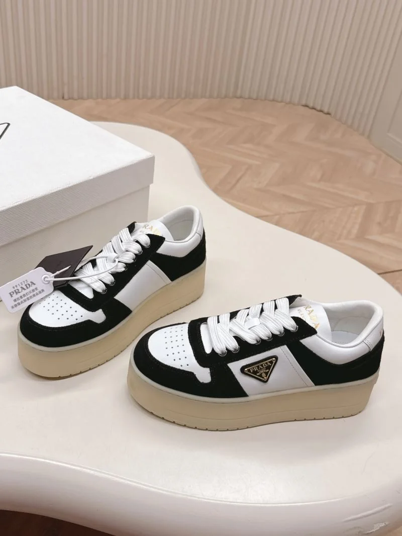 Versatile Prada Low Shoes 35124