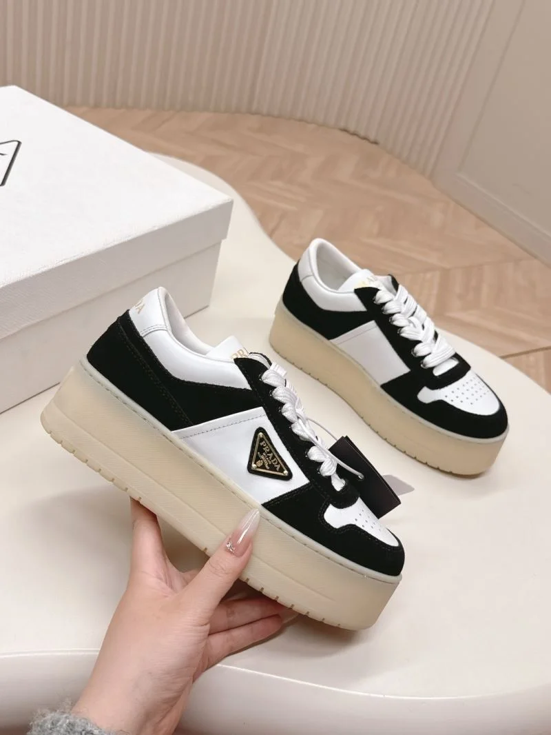 Versatile Prada Low Shoes 35124