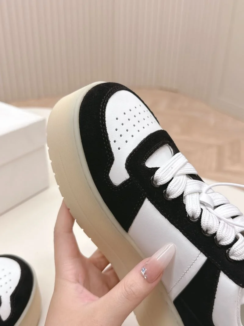 Versatile Prada Low Shoes 35124