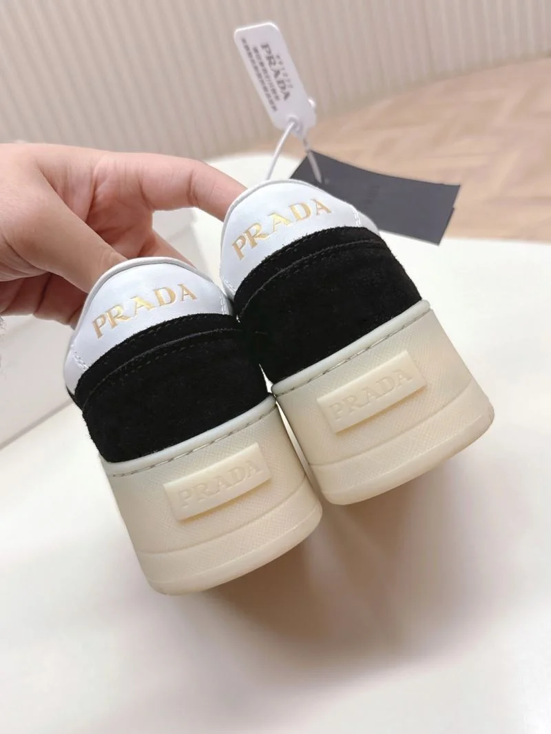 Versatile Prada Low Shoes 35124