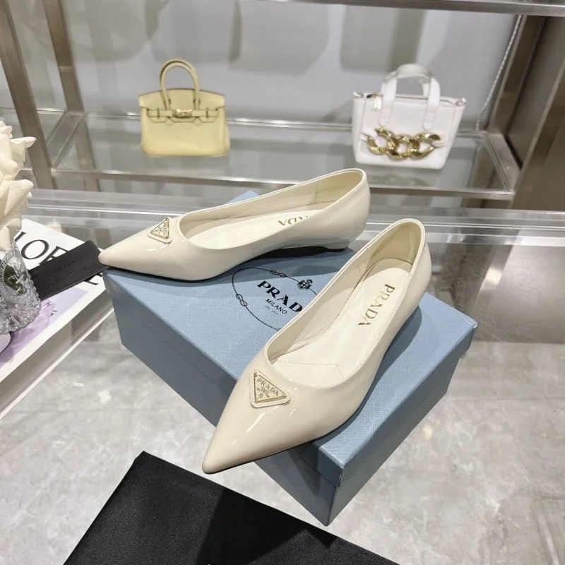 Prada Low Shoes Modern 35117