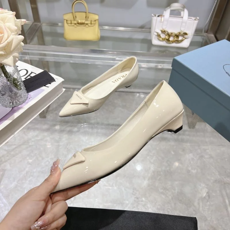 Sustainable Prada Low Shoes 35125