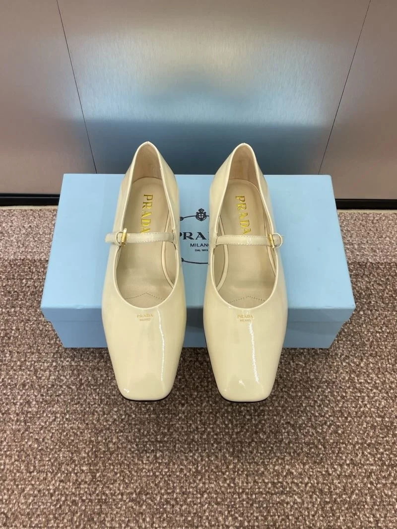 Prada Low Shoes Snug 35107