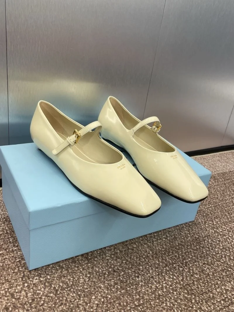 Prada Low Shoes Snug 35107