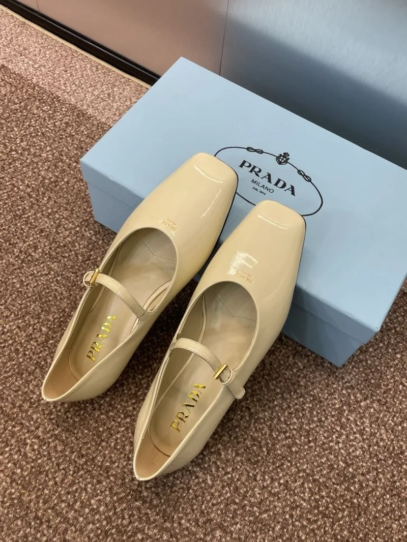 Prada Low Shoes Snug 35107