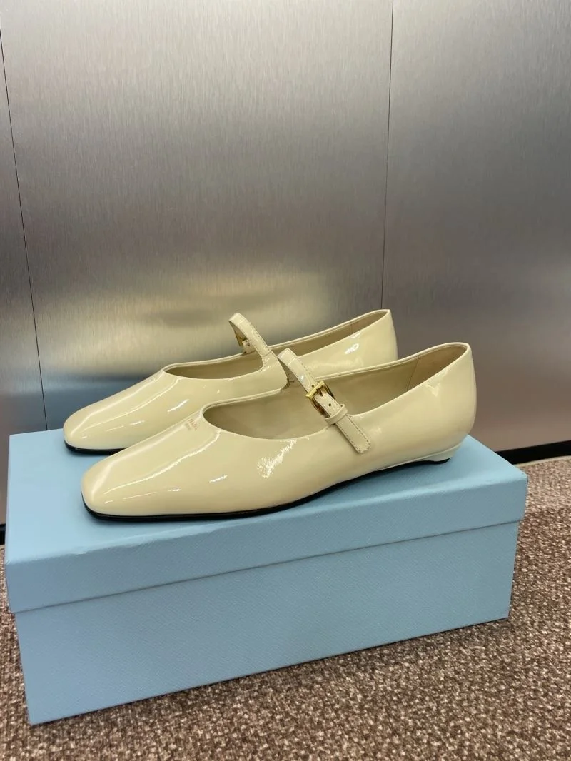 Prada Low Shoes Snug 35107