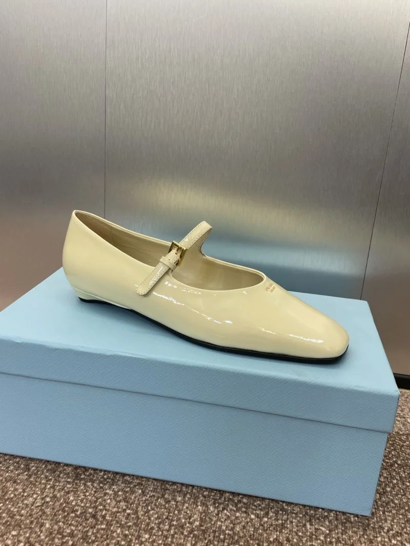 Prada Low Shoes Snug 35107