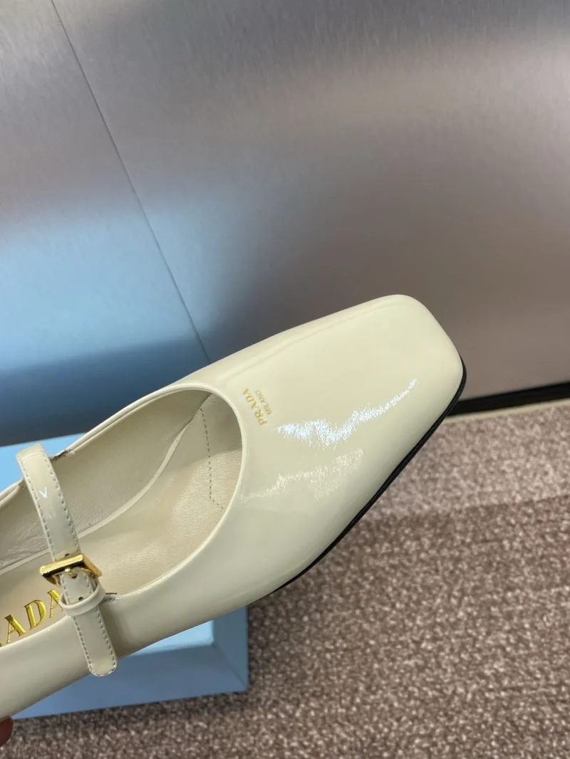 Prada Low Shoes Snug 35107