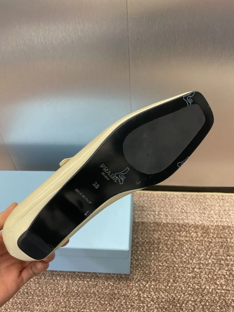 Prada Low Shoes Snug 35107
