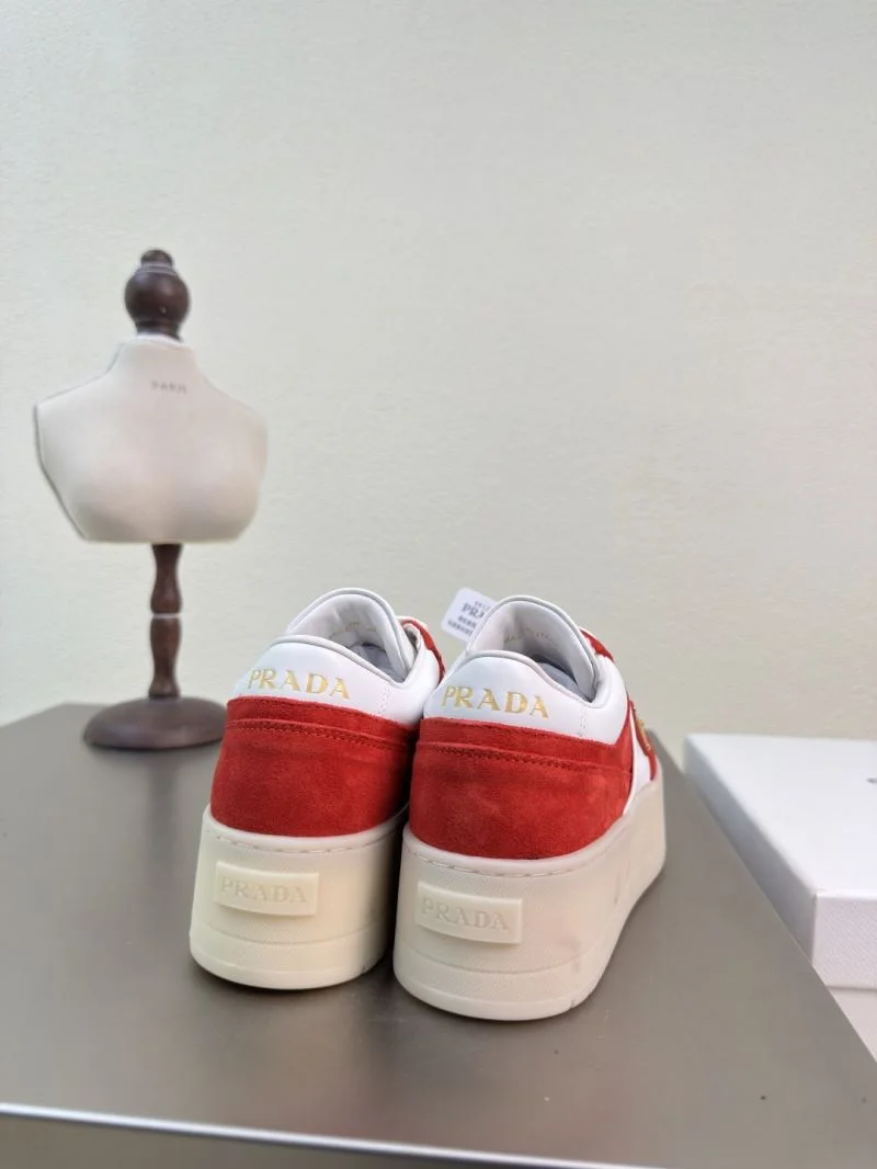 Prada Low Shoes EyeCatching 35112