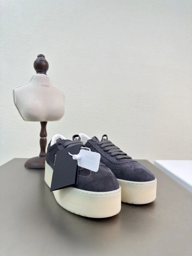 Prada Low Shoes Chic 35100