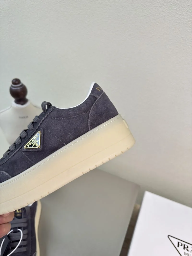 Prada Low Shoes Chic 35100
