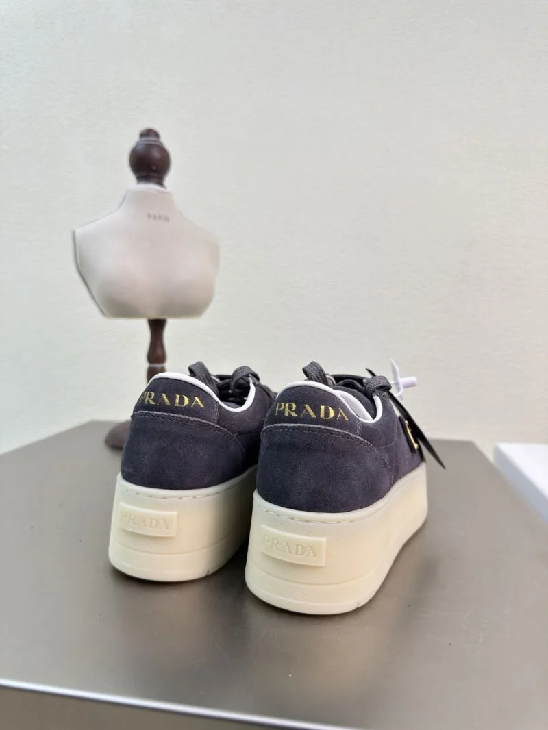 Prada Low Shoes Chic 35100