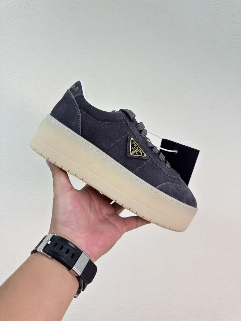 Prada Low Shoes Chic 35100