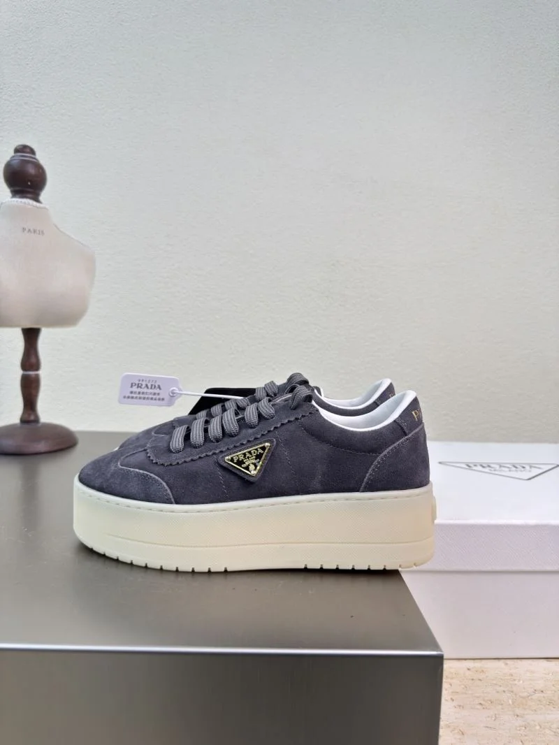 Prada Low Shoes Chic 35100