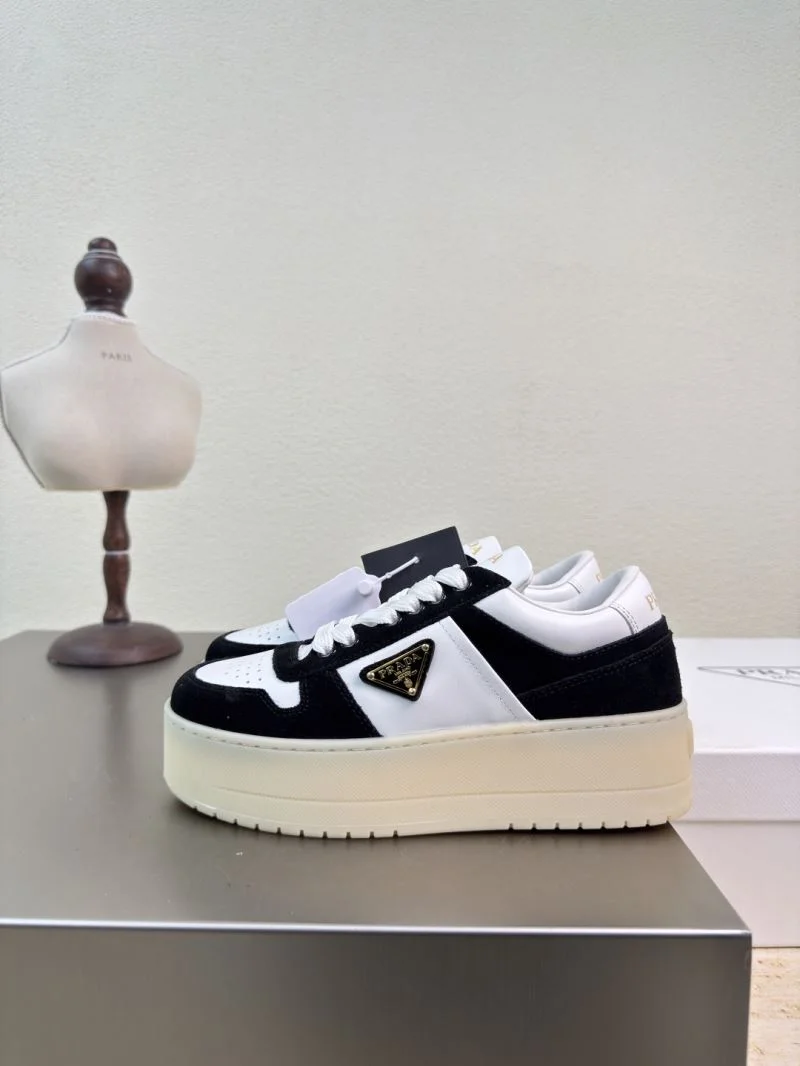 Neat Prada Low Shoes 35108