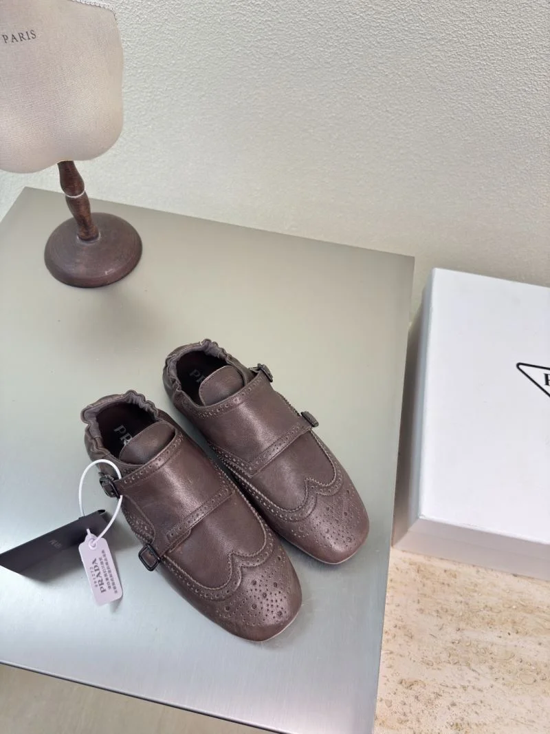 Unique Prada Low Shoes 35105