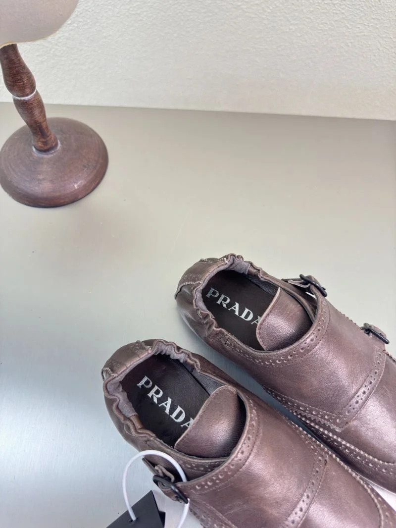 Unique Prada Low Shoes 35105
