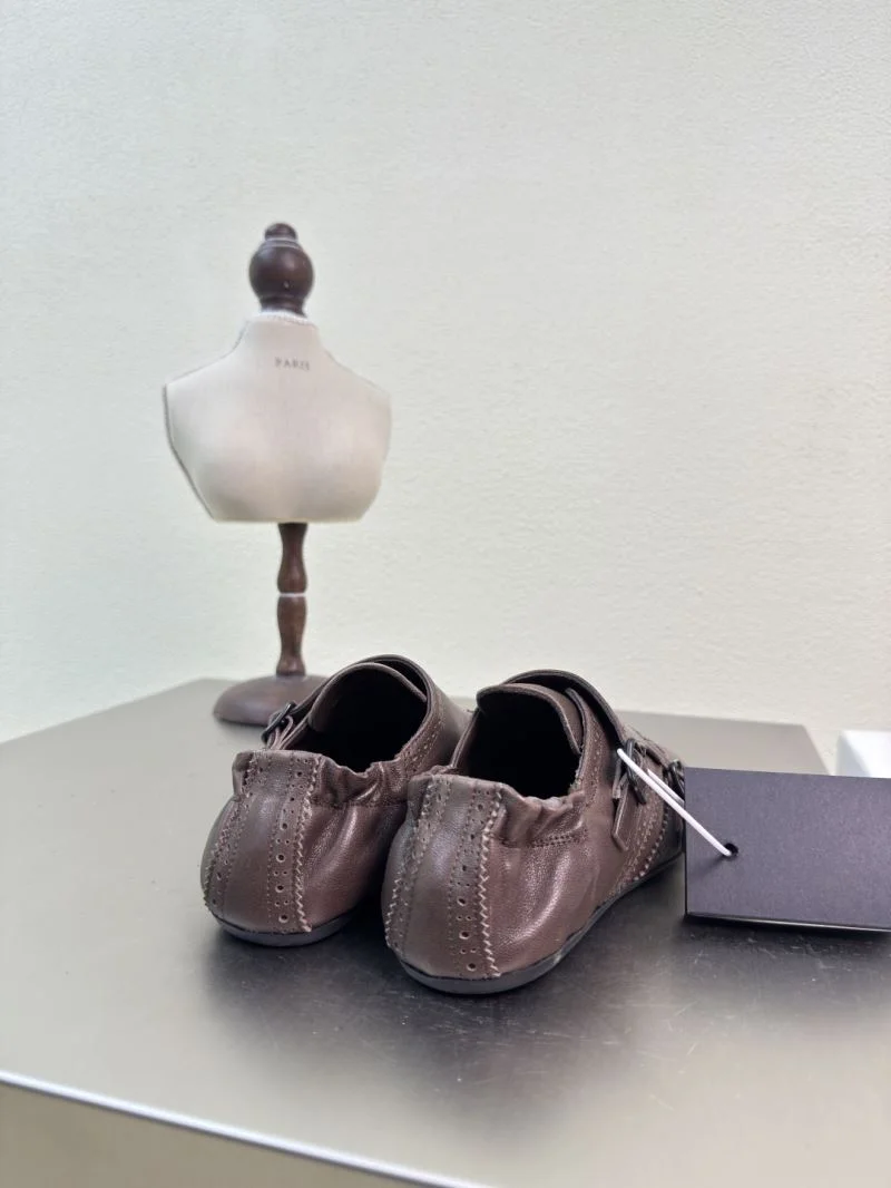 Unique Prada Low Shoes 35105