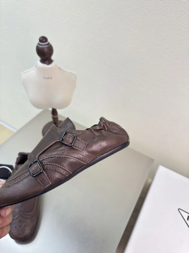 Unique Prada Low Shoes 35105