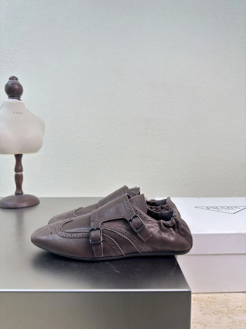 Unique Prada Low Shoes 35105