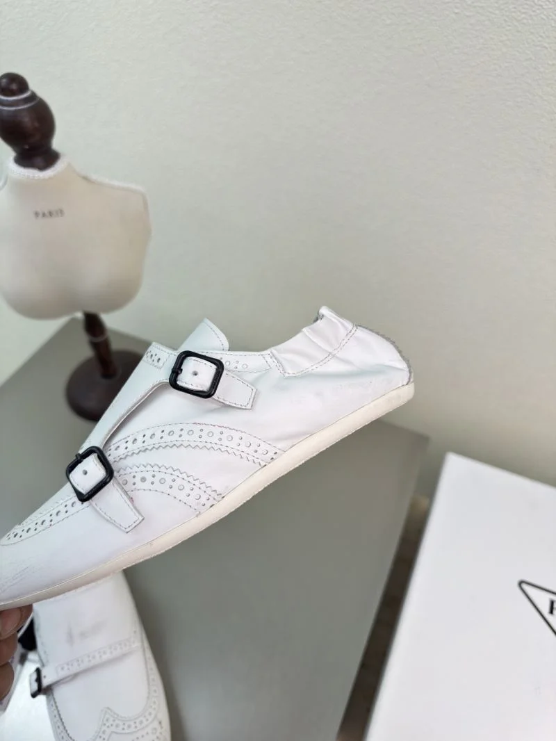 Prada Low Shoes EyeCatching 35099