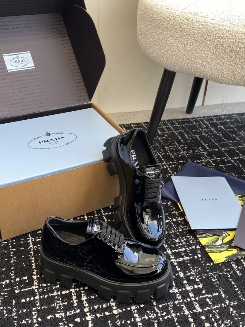 Prada Low Shoes Trendsetting 35097