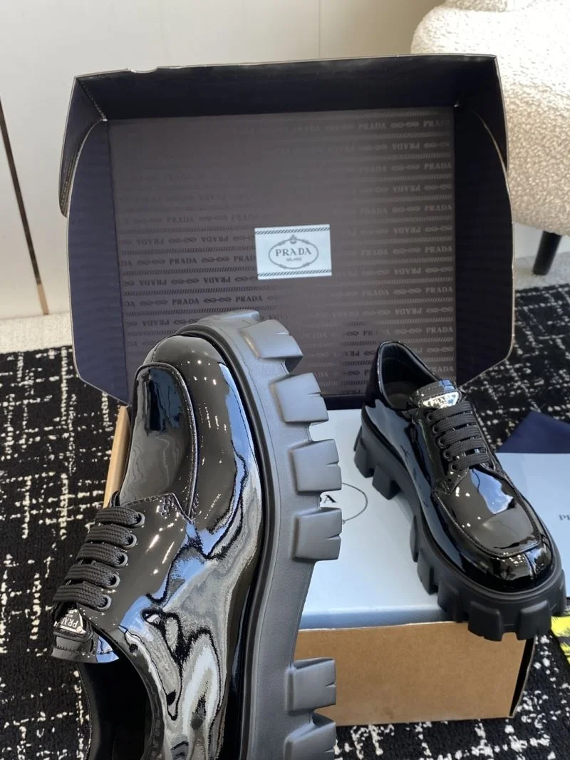 Prada Low Shoes Trendsetting 35097