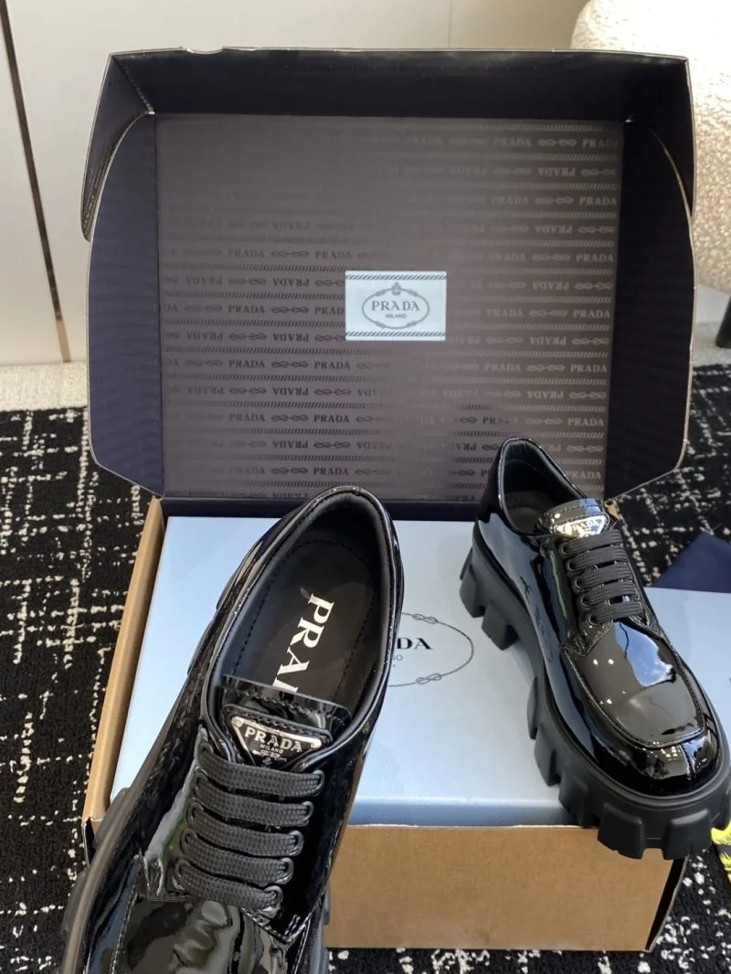 Prada Low Shoes Trendsetting 35097