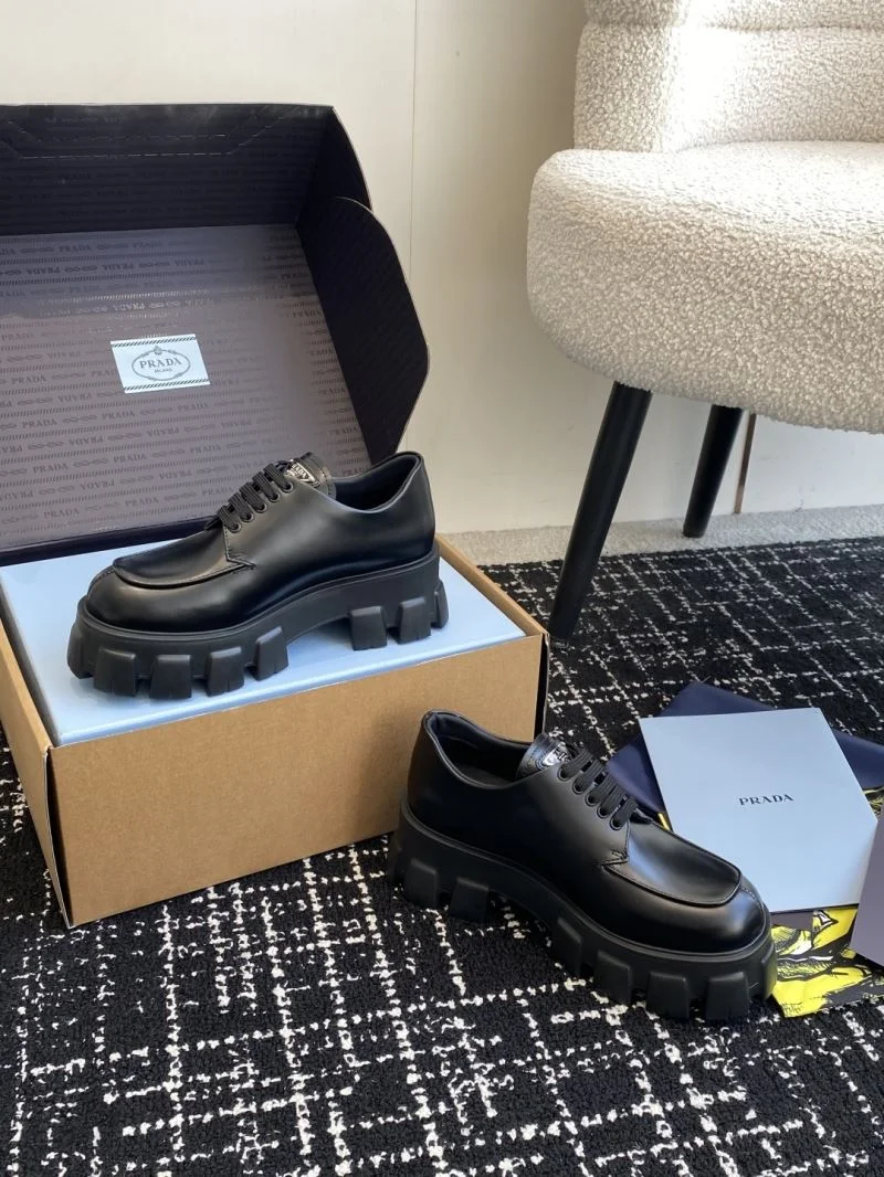 Trendsetting Prada Low Shoes 35096