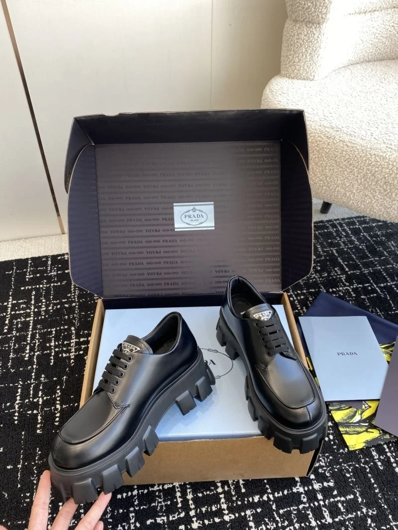 Trendsetting Prada Low Shoes 35096