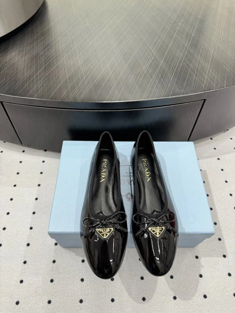 Sophisticated Prada Low Shoes 35095