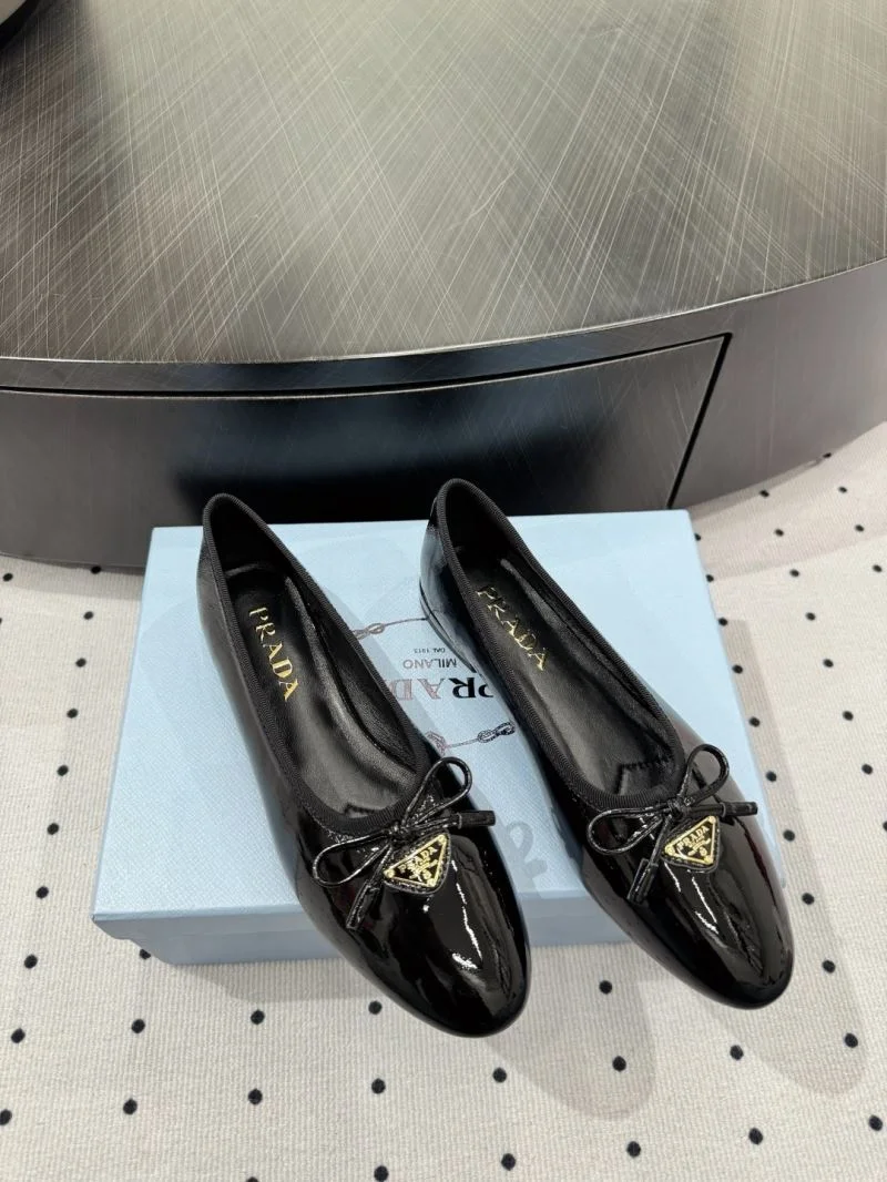 Sophisticated Prada Low Shoes 35095