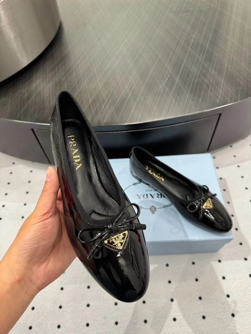 Sophisticated Prada Low Shoes 35095