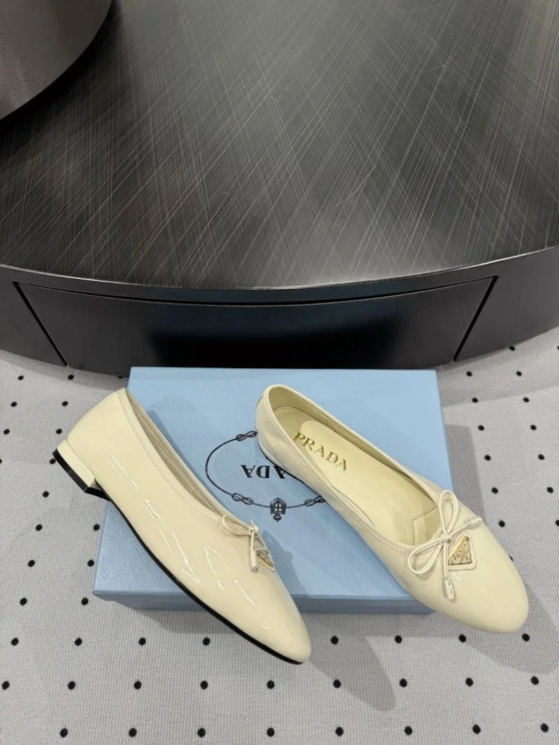 Sleek Prada Low Shoes 35093